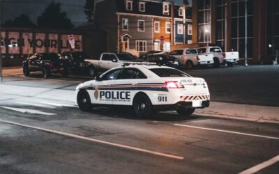 Un Subaru WRX a plonjat în etajul unei biserici după un viraj ratat la viteză mare