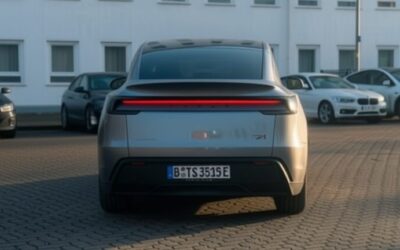 Tesla Model Y o menține la volan pe o șoferiță de 93 de ani