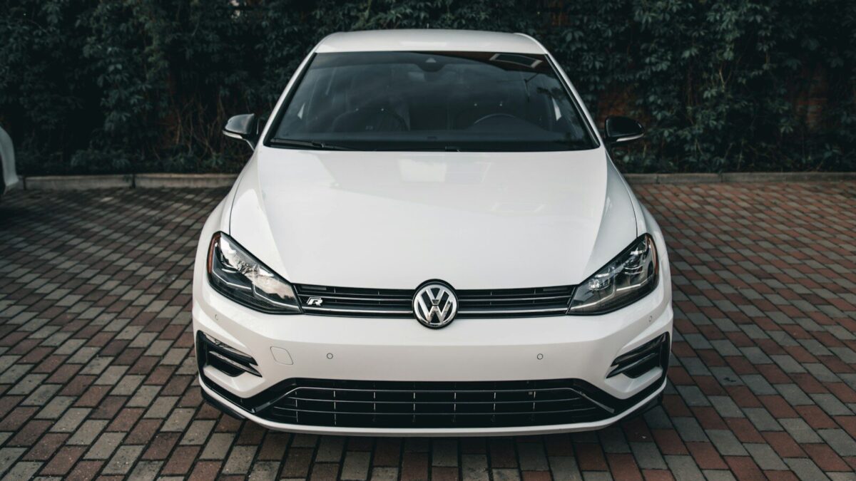 Noul Volkswagen Golf electric este gata în proporție de 97% și promite un design de Mk4