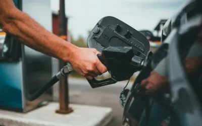 Prețul benzinei în Chicago a depășit 6 dolari pe galon pe fondul problemelor la rafinării
