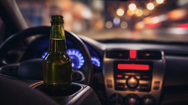 Din 7 iulie 2026, toate mașinile noi din UE trebuie pregătite pentru Alcolock. Ce se schimbă pentru cumpărători
