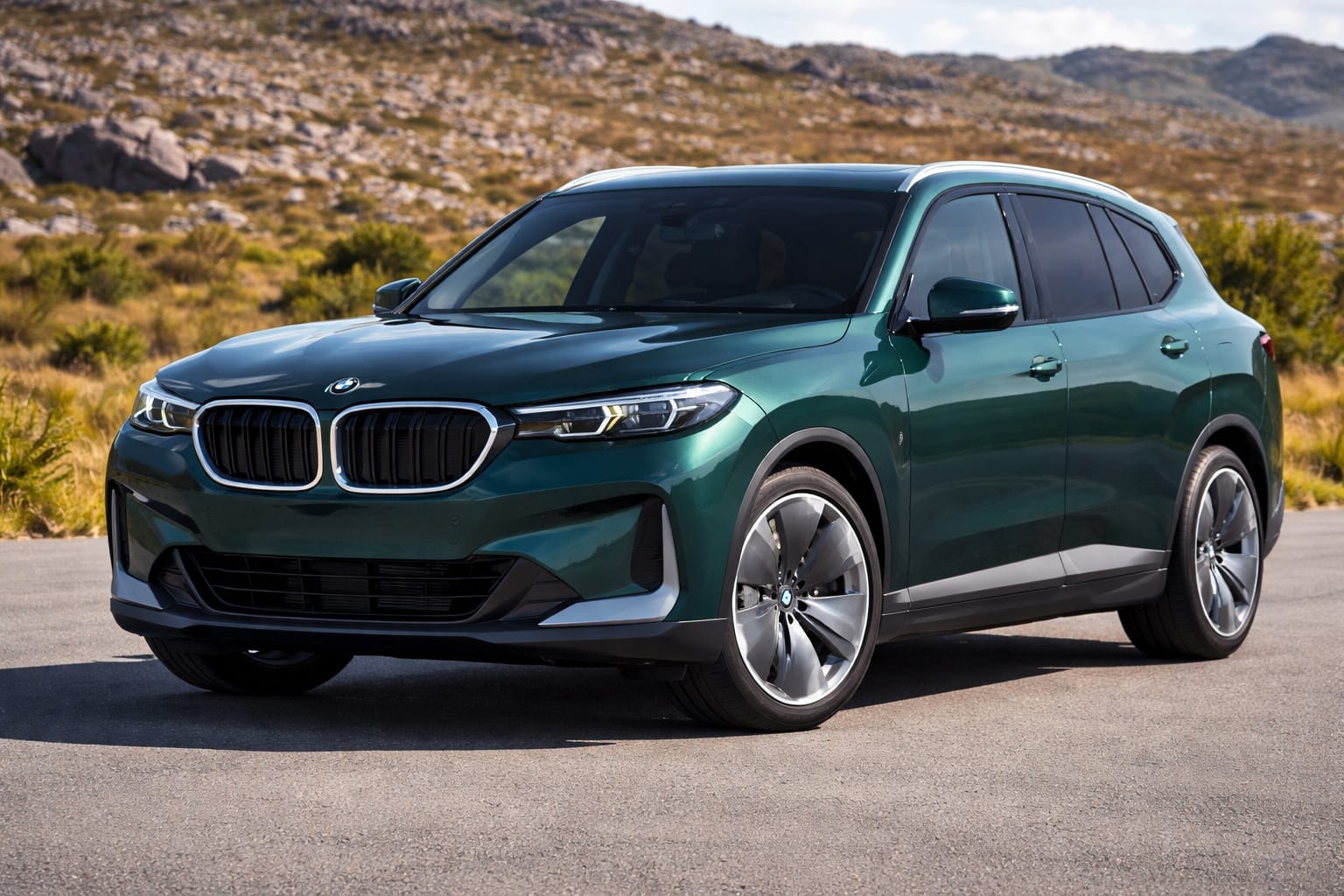 Primul BMW X5 electric intră în jocul SUV-urilor premium. Ce câștigă șoferii din autonomia de 845 km