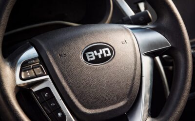 BYD ridică miza pentru influencerii auto. Informațiile false despre EV-uri pot costa scump