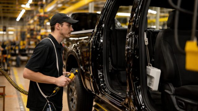 Ford pariază pe 350 de veterani pentru calitate. Ce câștigă clienții și ce evită marca