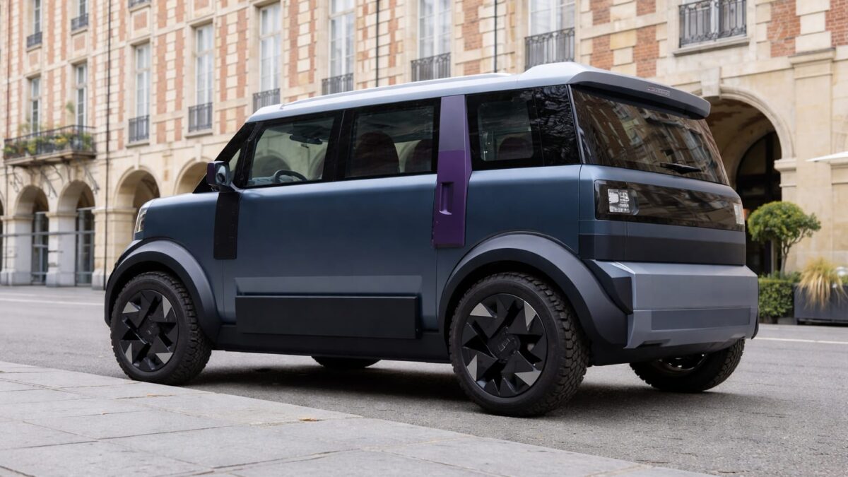 Poate un electric de 3 metri cu 4 locuri să aibă sens în oraș. Testul public făcut de Dacia la Paris