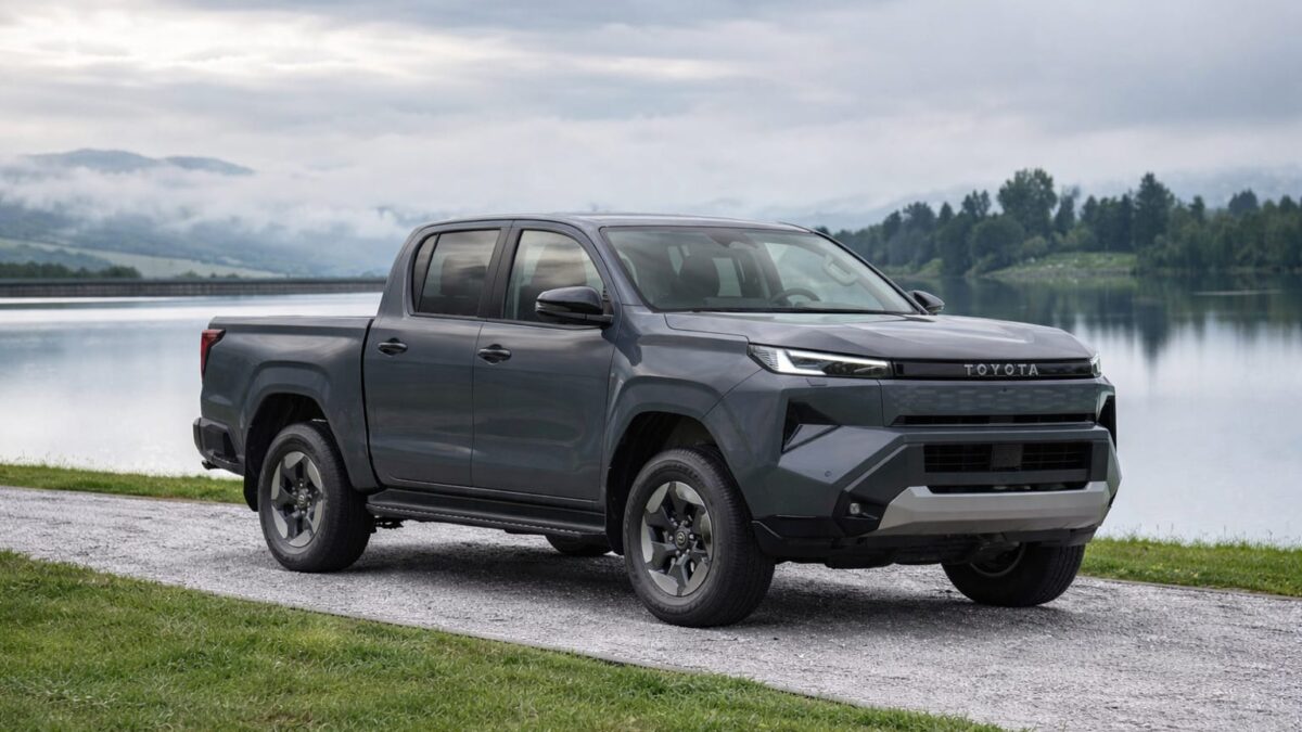 Toyota mizează pe Hilux BEV pentru flote. Ce câștigă șantierele și unde autonomia de 257 km limitează