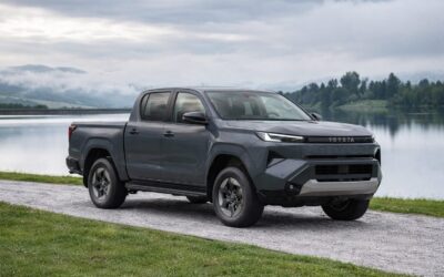 Toyota mizează pe Hilux BEV pentru flote. Ce câștigă șantierele și unde autonomia de 257 km limitează