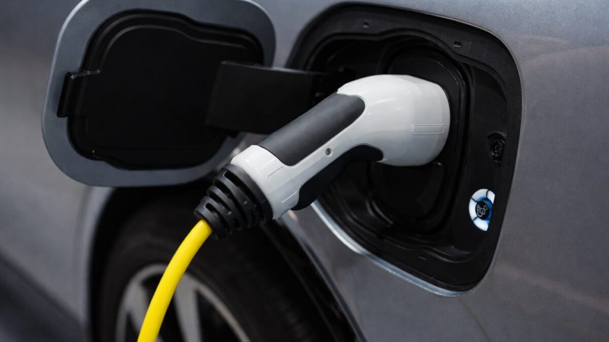 Mai multe electrice în showroom-uri, dar nu neapărat mai ieftine. Ce aduce pragul de 27% 1 Mai multe electrice în showroom-uri, dar nu neapărat mai ieftine. Ce aduce pragul de 27%