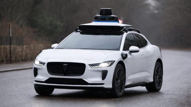 Waymo recheamă 3.871 de robotaxiuri. Sistemul de condus autonom este vulnerabil la șantierele de pe autostrăzi