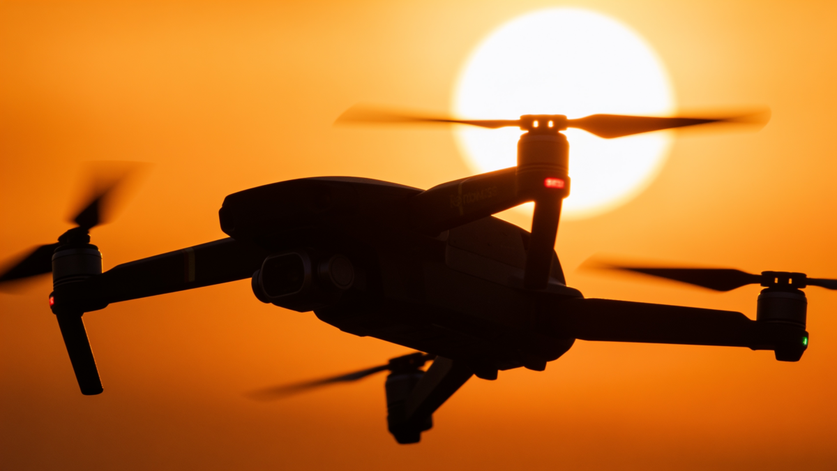 Pilot de dronă intră oficial în nomenclator. Ce câștigă companiile și sutele de români din domeniu 1 Pilot de dronă intră oficial în nomenclator. Ce câștigă companiile și sutele de români din domeniu