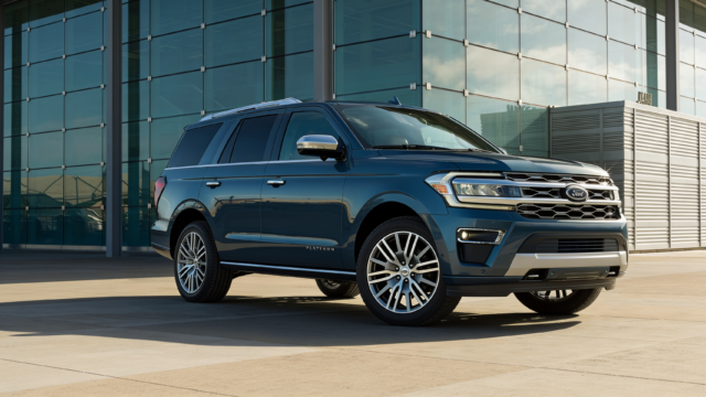Ford recheamă peste jumătate de milion de SUV-uri Expedition. Un ornament cromat din interior poate provoca răni grave