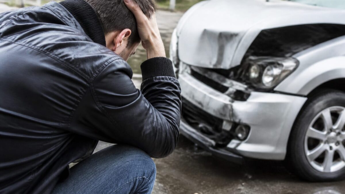 Asigurarea auto RCA online durează doar 3 minute. Ce verifici la poliță și când are sens un CASCO
