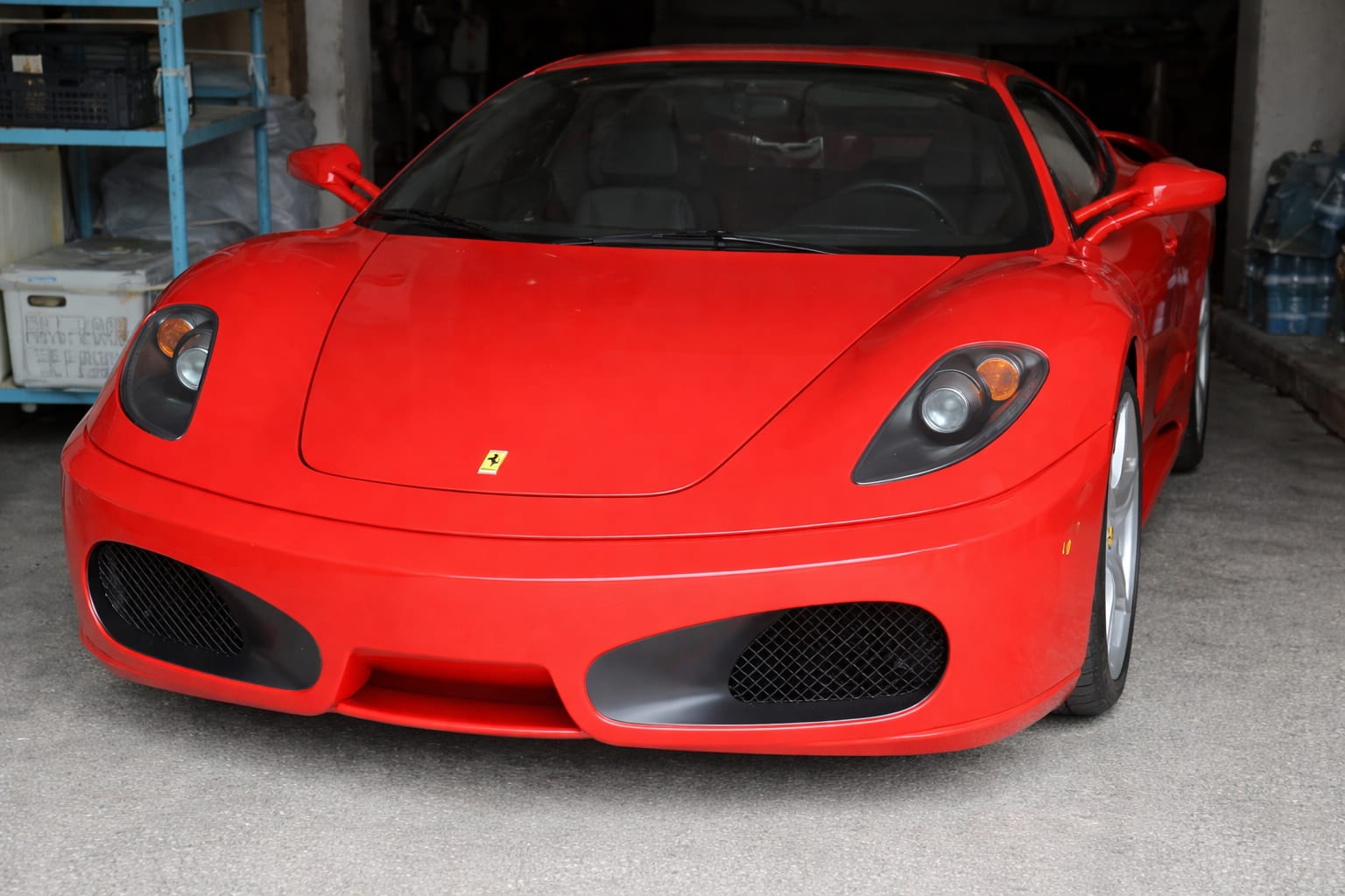 529.875 de lei pentru un Ferrari F430 Spider confiscat. V8-ul de 486 CP intră la licitație