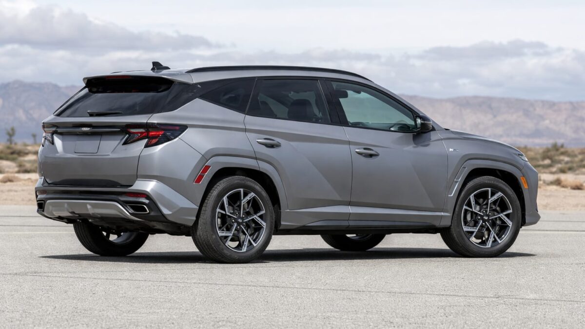 Hyundai recheamă 96.310 SUV-uri Tucson 2025-2026. Ce risc aduce căderea panoului de bord în mers