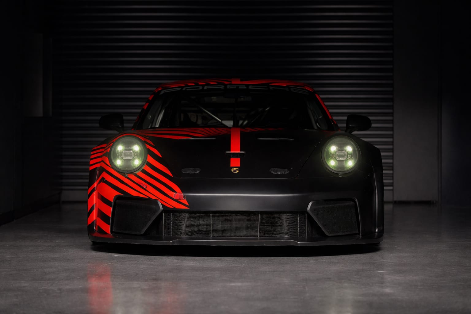 Porsche a prezentat noul 911 GT4 R cu 513 CP. Ce aduce echipelor private și de ce contează dincolo de circuit