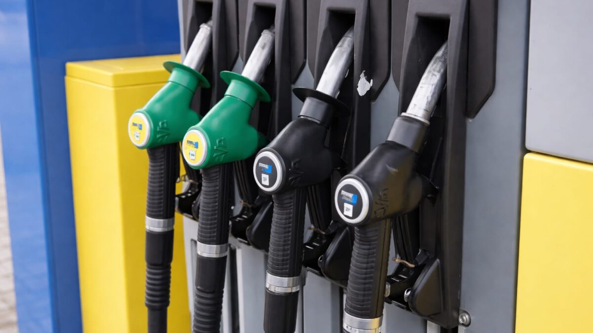 Carburanții pot urca de la 1 iulie. Motorina este prima vizată, cu 36 de bani pe litru în scenariul de bază