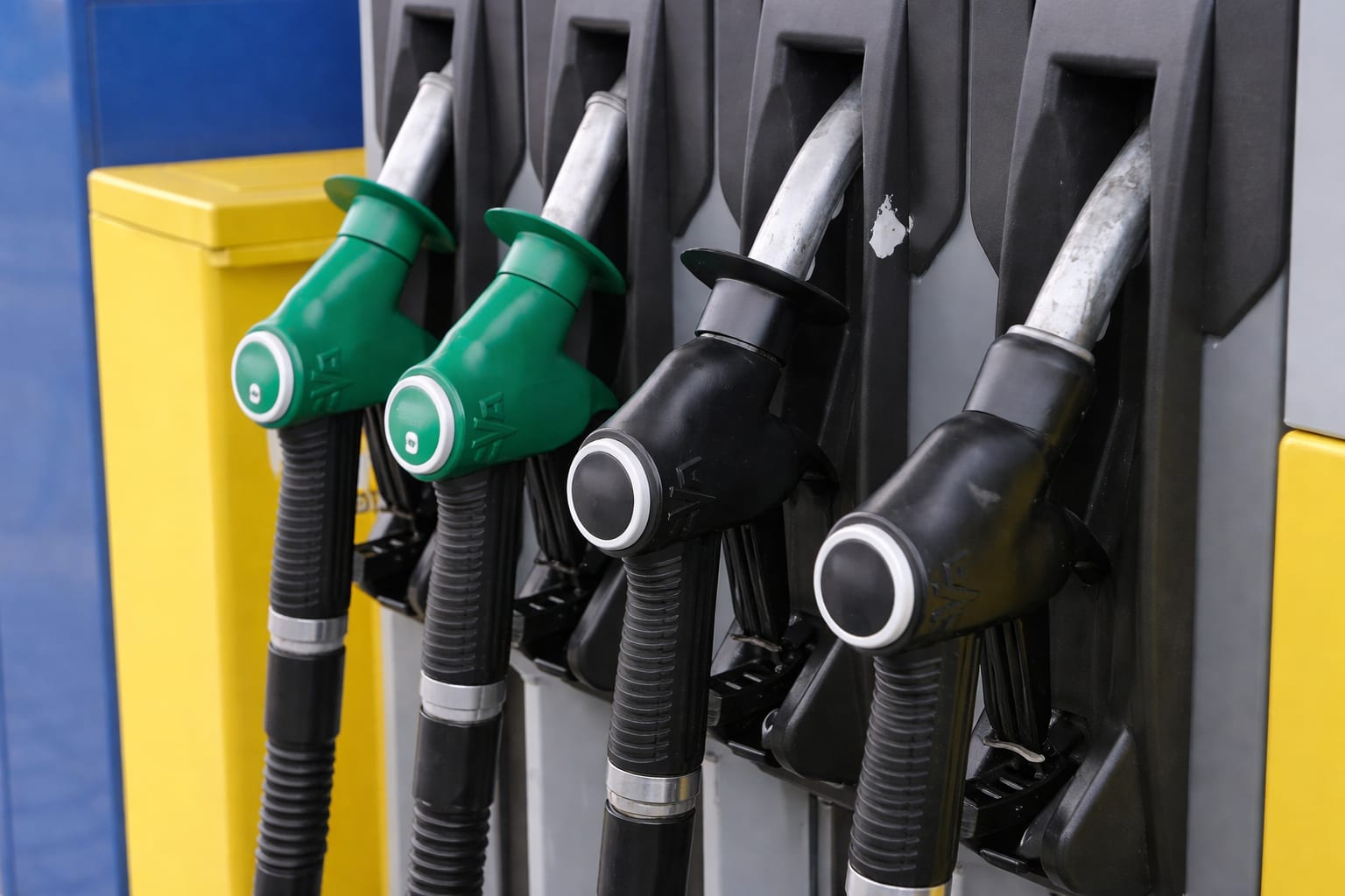 Carburanții pot urca de la 1 iulie. Motorina este prima vizată, cu 36 de bani pe litru în scenariul de bază