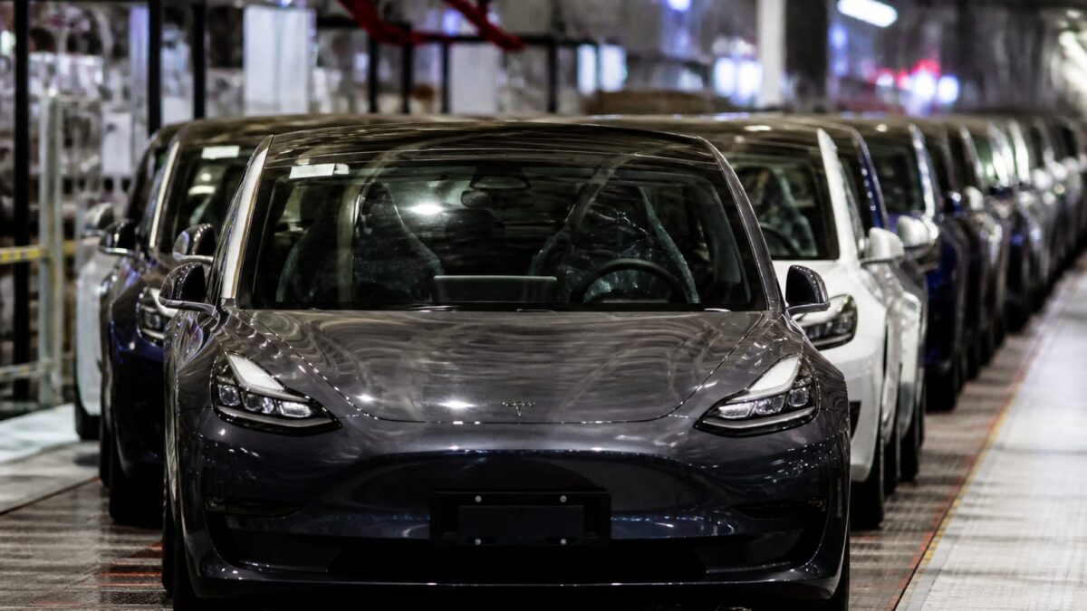 Tesla urcă uzina din Germania la 7.500 de mașini pe săptămână. Ce înseamnă pentru livrările din Europa