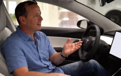 O femeie a murit în propria casă după impactul unei Tesla. Cine răspunde dacă Autopilot era activ
