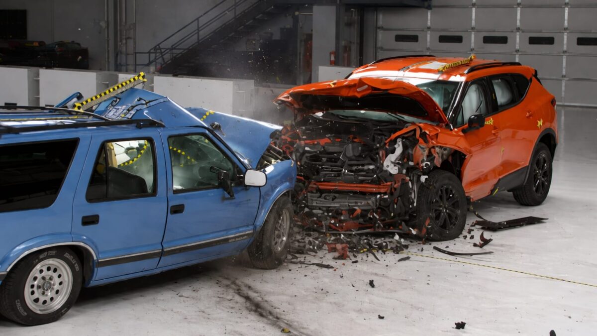 Testele IIHS au salvat 48.352 de vieți din 1999 până în 2024. Află cum te ajută aceste date când cumperi o mașină nouă