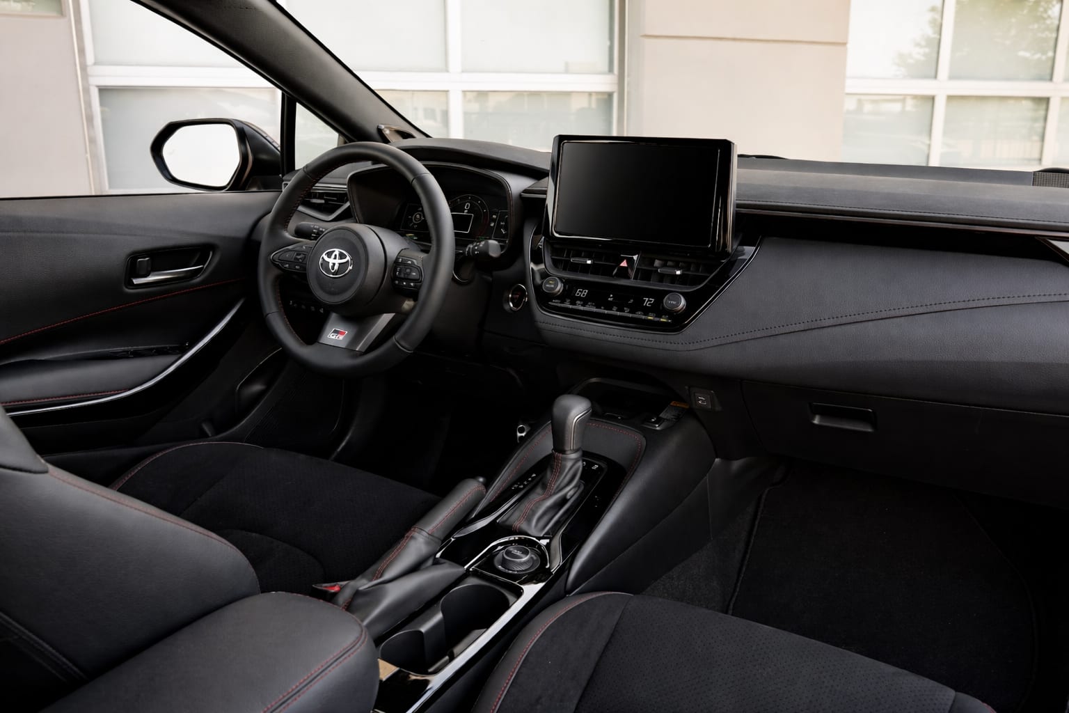 Toyota GR Corolla 2026 a fost lansată. Primești 300 CP sub 50.000 de dolari cu rețetă clasică 2 Toyota GR Corolla 2026 a fost lansată. Primești 300 CP sub 50.000 de dolari cu rețetă clasică
