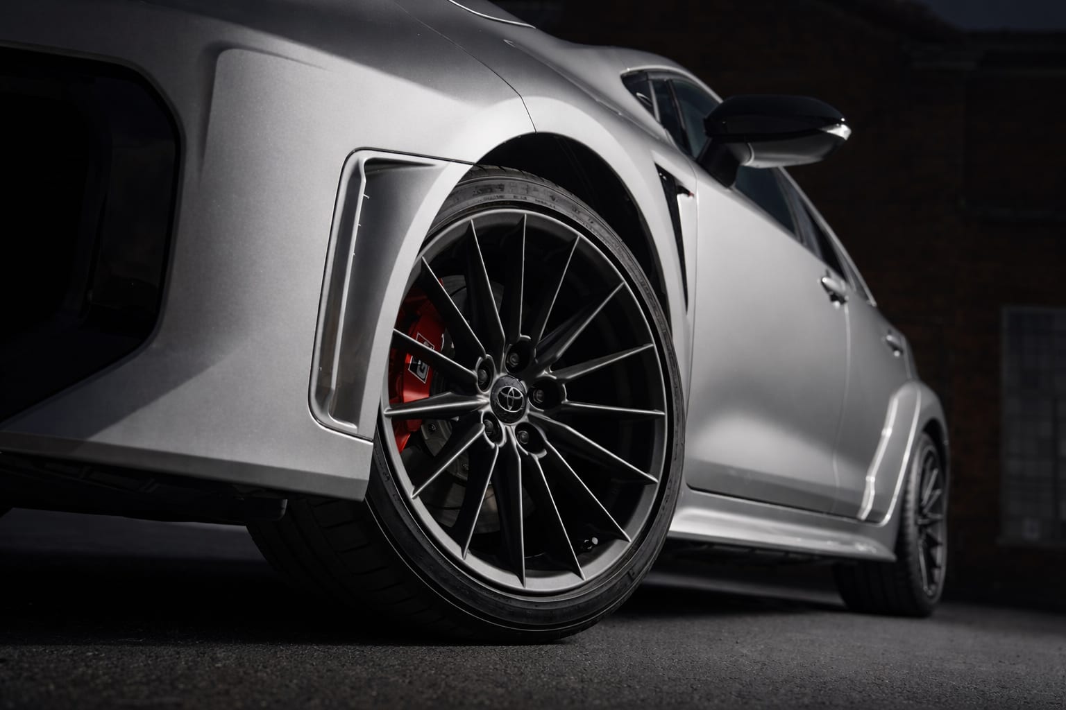 Toyota GR Corolla 2026 a fost lansată. Primești 300 CP sub 50.000 de dolari cu rețetă clasică 3 Toyota GR Corolla 2026 a fost lansată. Primești 300 CP sub 50.000 de dolari cu rețetă clasică