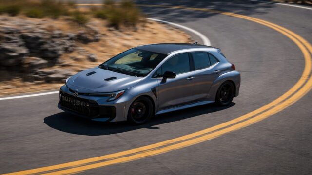 Toyota GR Corolla 2026 a fost lansată. Primești 300 CP sub 50.000 de dolari cu rețetă clasică