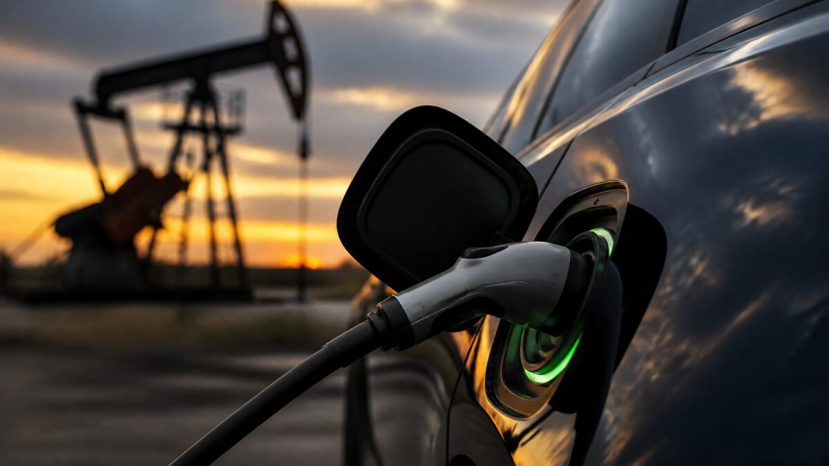 Electricele pot tăia până la 320.000 de barili de petrol pe zi până în 2027