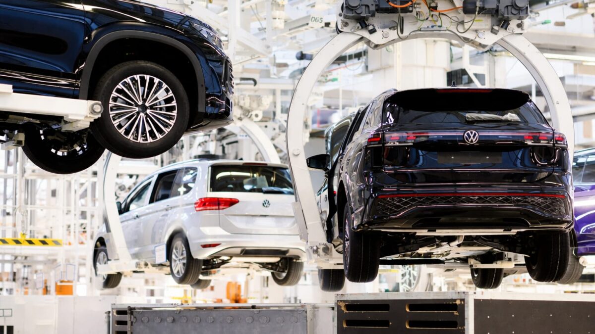 Volkswagen intră în survival mode. Ce câștigă din tăieri de 11 miliarde de euro și cine pierde