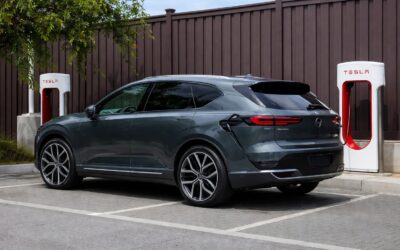 Volvo activează Plug & Charge pentru EX90 și EX60 în SUA. Cum simplifică încărcarea la peste 35.000 de puncte
