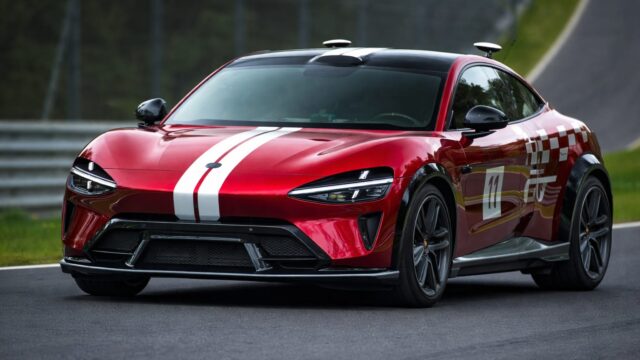Un SUV electric de aproape 1.000 CP a mers singur pe Nordschleife. Cât de aproape e autonomia de ritmul unui pilot
