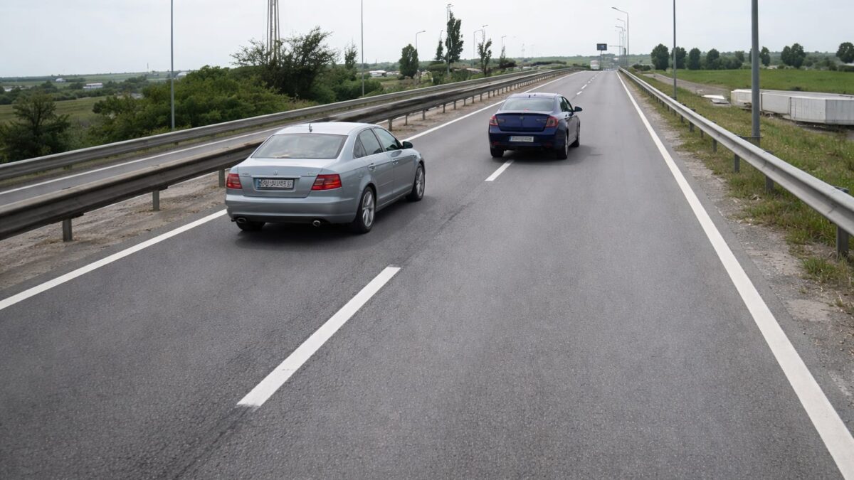 Șoferul unui Audi A6 a primit amenzi de peste 2.100 de lei și trei luni fără permis 1 Șoferul unui Audi A6 a primit amenzi de peste 2.100 de lei și trei luni fără permis