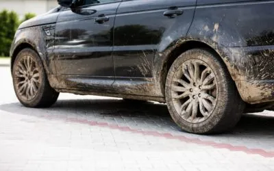 Șoferii din Alba Iulia pot pierde până la 5.000 de lei dacă își lasă mașina murdară pe stradă
