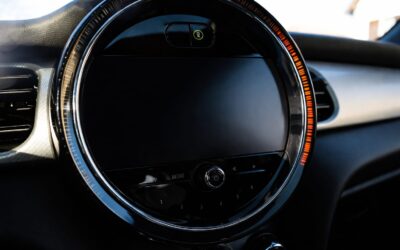 Android Auto o depășește pe Apple CarPlay pe Spotify. Află cum îți ia mai puțin ochii de la drum