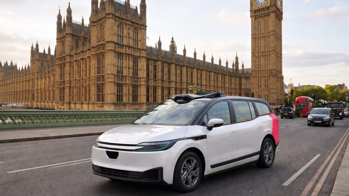 Londra devine câmpul de luptă pentru robotaxiuri. Baidu intră peste Waymo și Uber cu o mașină mai ieftină