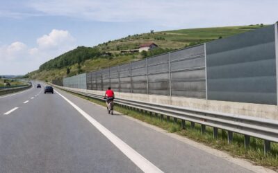 Un biciclist a pedalat pe A3 Transilvania printre mașini ce mergeau cu peste 100 km/h 3 Un biciclist a pedalat pe A3 Transilvania printre mașini ce mergeau cu peste 100 km/h