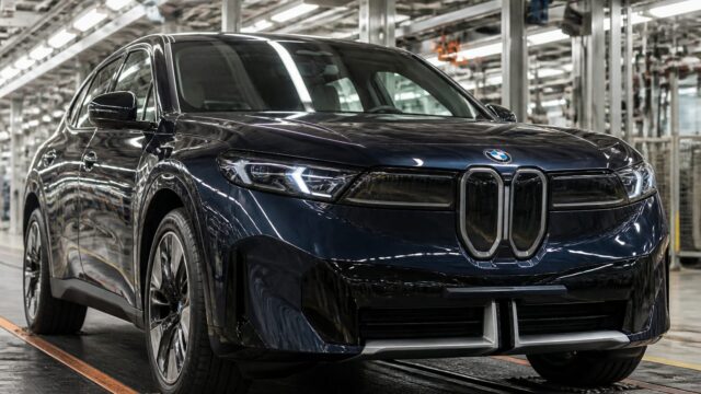 BMW iX3 se apropie de 100.000 de comenzi. Uzina din Debrecen a accelerat producția la ritm record, cu 50.000