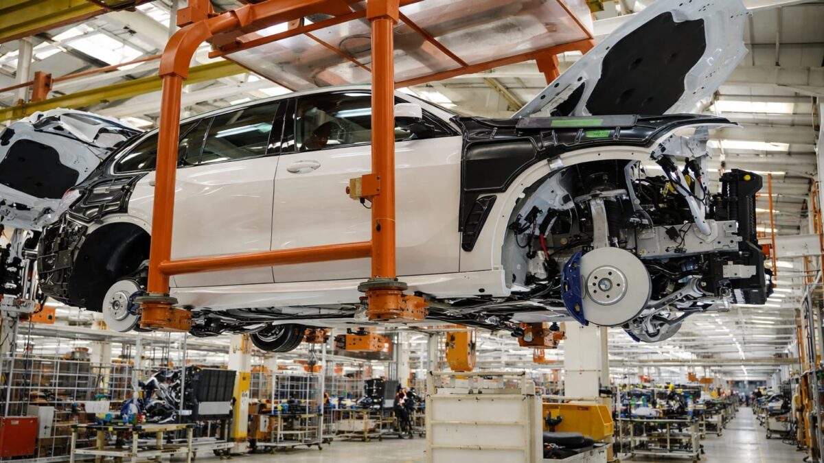 BMW taie 8.000 de posturi în Germania. Milan Nedeljkovic, Director General. „Regulile s-au schimbat fundamental.”