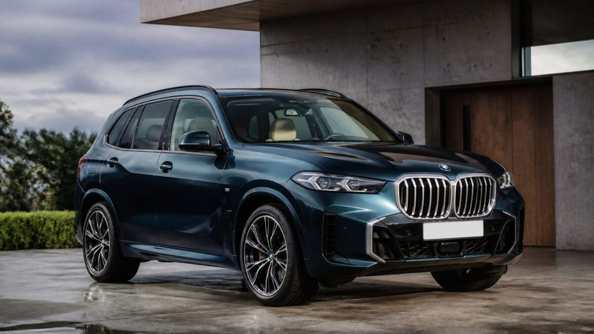 BMW X5 primește comenzi în România, prețul pornește de la 94.501 euro.