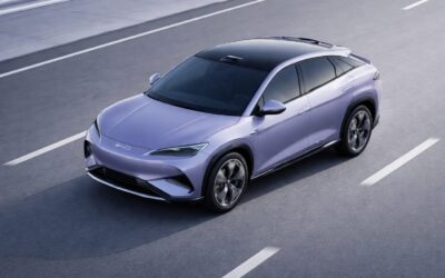 BYD mută miza la răspundere, nu doar la autonomie. Ce câștigă clienții și ce pierde Tesla