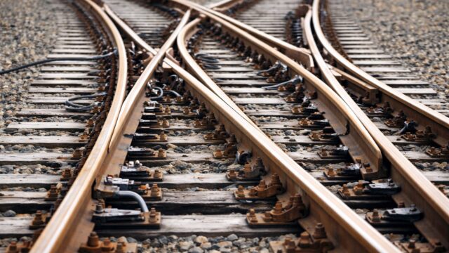 Trenurile între Eforie Nord și Eforie Sud au fost oprite din cauza unei șine rupte.