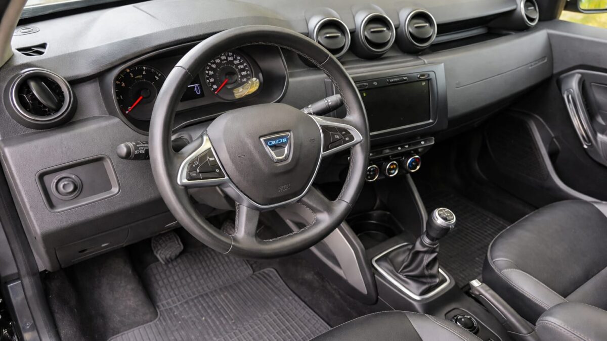 80.000 km în oraș sau 160.000 km pe autostradă. De ce volanul nu se citește niciodată singur la o Dacia second hand 1 80.000 km în oraș sau 160.000 km pe autostradă. De ce volanul nu se citește niciodată singur la o Dacia second hand