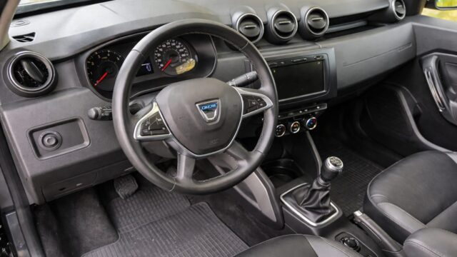 80.000 km în oraș sau 160.000 km pe autostradă. De ce volanul nu se citește niciodată singur la o Dacia second hand 16 80.000 km în oraș sau 160.000 km pe autostradă. De ce volanul nu se citește niciodată singur la o Dacia second hand