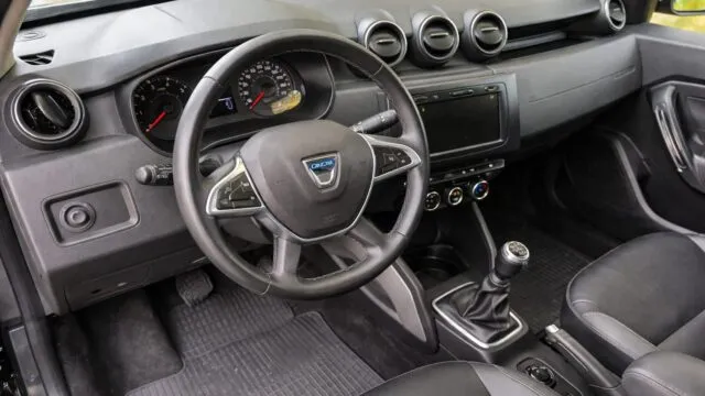 80.000 km în oraș sau 160.000 km pe autostradă. De ce volanul nu se citește niciodată singur la o Dacia second hand