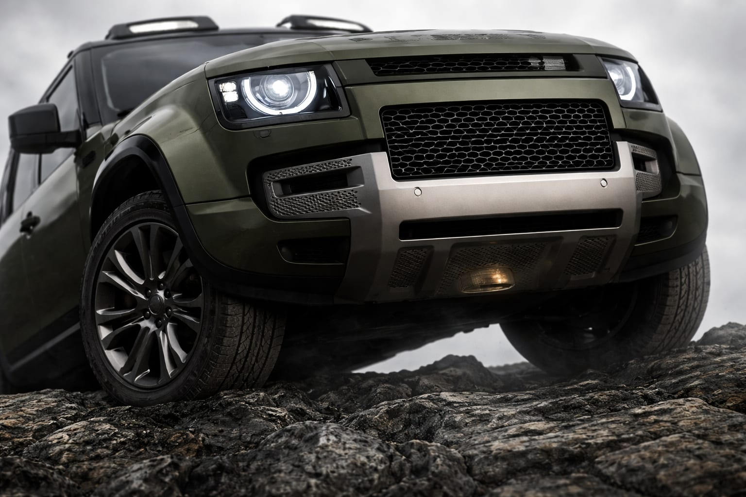 Land Rover a tăiat 93 CP din Defender OCTA pentru Europa. Cum afectează noile norme Euro 6e-bis performanța 3 Defender OCTA, imagine 3