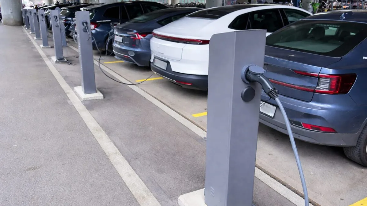 Bateriile mașinilor electrice se degradează cu 2,3% pe an. După cinci ani pot păstra până la 95% din autonomie