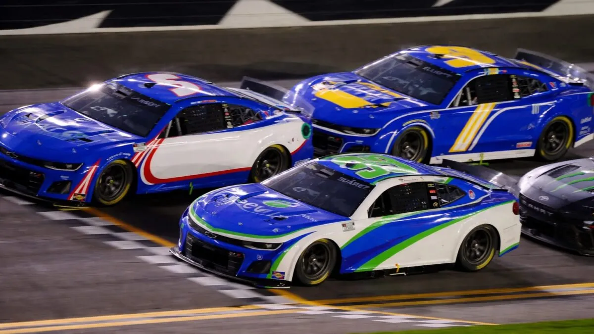 Denny Hamlin explică blocajul din trafic. NASCAR reduce puterea mașinilor la 465 CP la Daytona