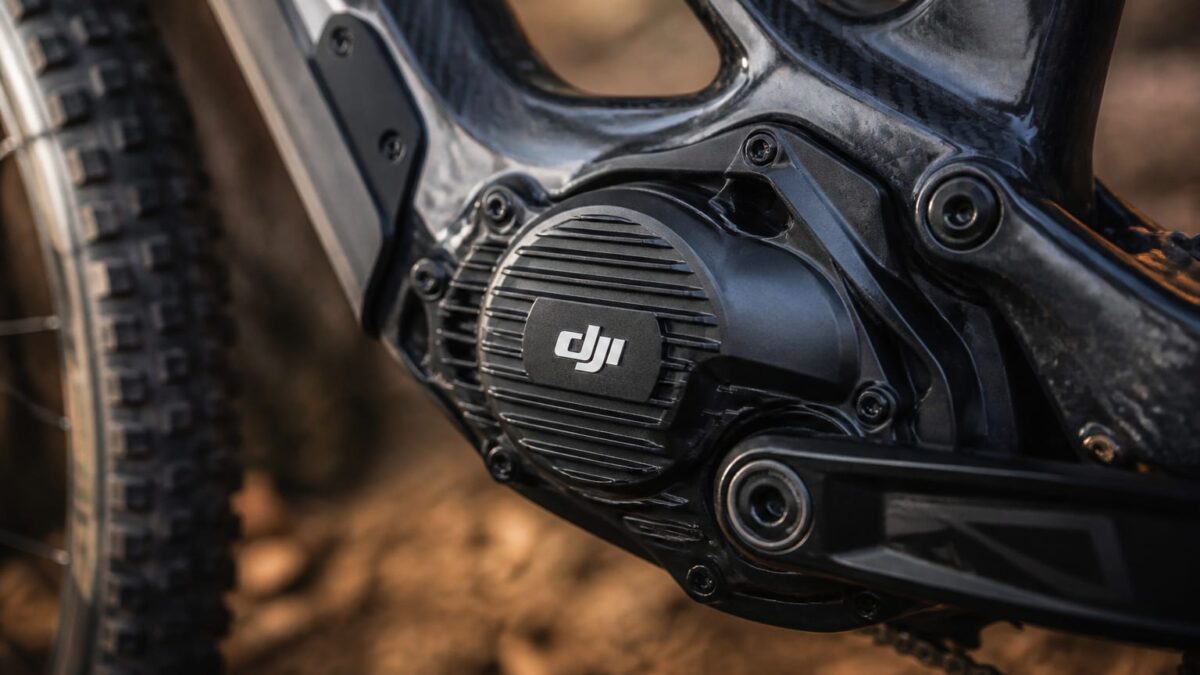 DJI intră în piața eMTB cu 150 Nm și forțează biciclete mai ușoare 1 DJI intră în piața eMTB cu 150 Nm și forțează biciclete mai ușoare