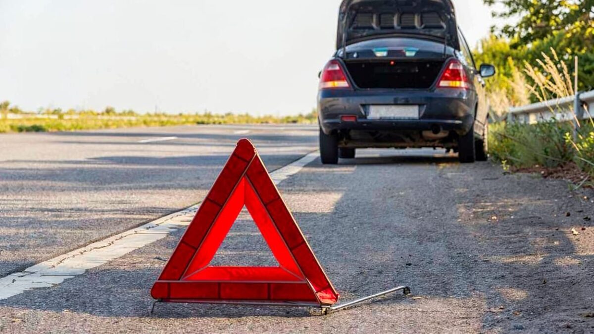 Elveția. Șoferii sunt opriți pe drumuri de 80 km/h într-o înșelătorie cu combustibil și bijuterii false
