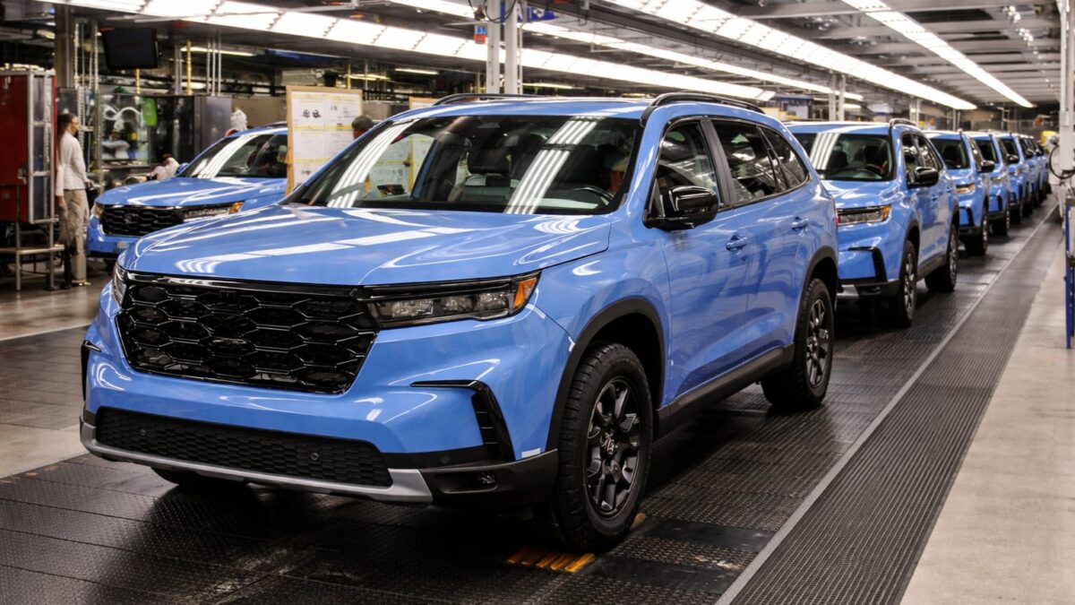 Honda caută o nouă fabrică în America de Nord. Hibridele trebuie să acopere o gaură de peste 15 miliarde de dolari 1 Honda caută o nouă fabrică în America de Nord. Hibridele trebuie să acopere o gaură de peste 15 miliarde de dolari